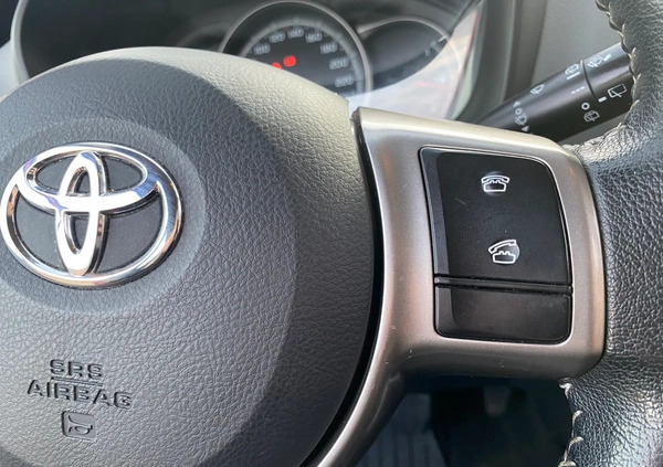 Toyota Yaris cena 29900 przebieg: 184000, rok produkcji 2016 z Rzeszów małe 137